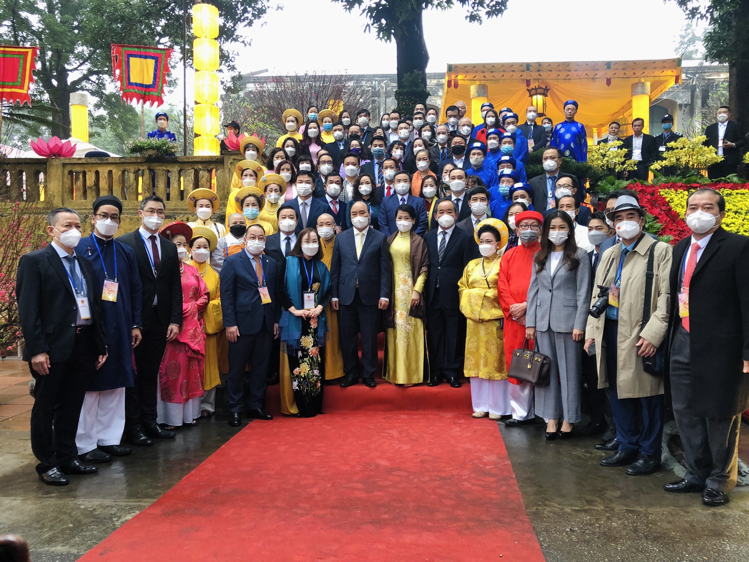 国家主席阮春福和侨胞们在升龙皇城敬香（组图）